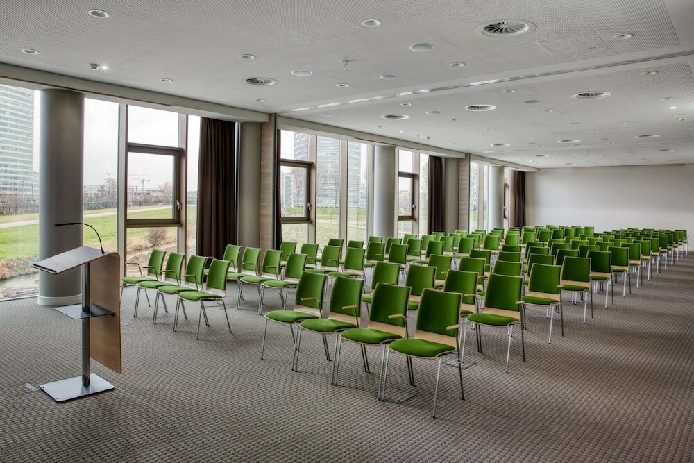 Фото IntercityHotel Amsterdam Schiphol Airport