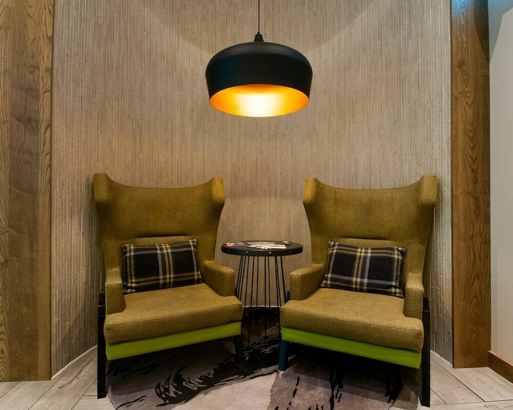 Фото Hub by Premier Inn Edinburgh City Centre