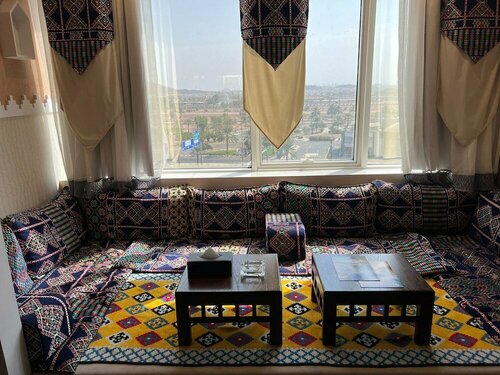 Гостиница Holiday Villa Hail Hotel فندق هوليداي فيلا حائل в Хаиле