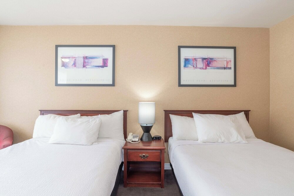 Фото Sandman Hotel Castlegar