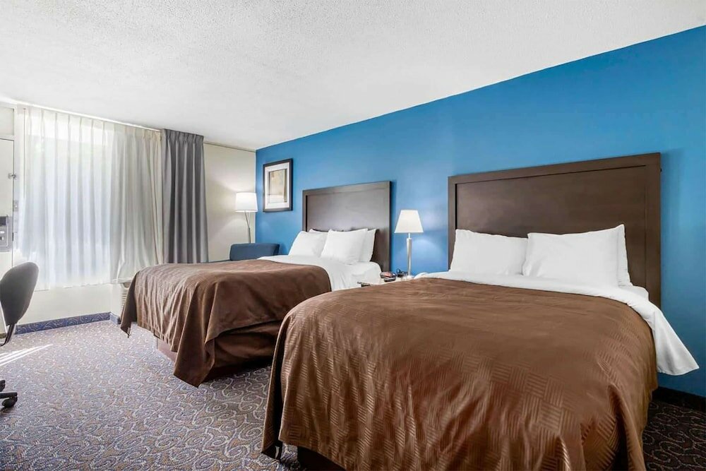 Фото Days Inn and Suites by Wyndham Oxford