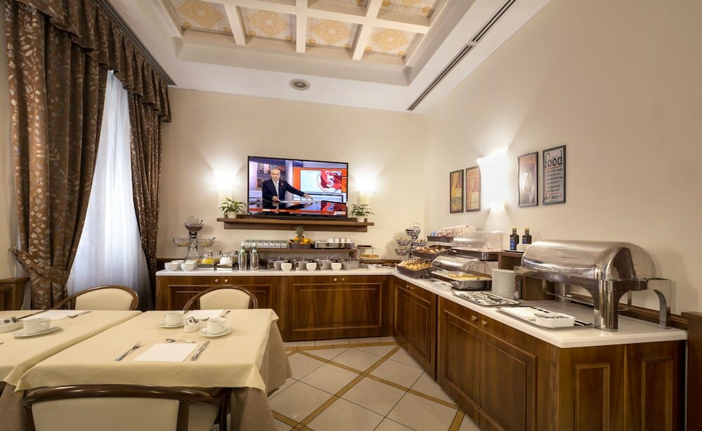 Фото Lancaster Hotel