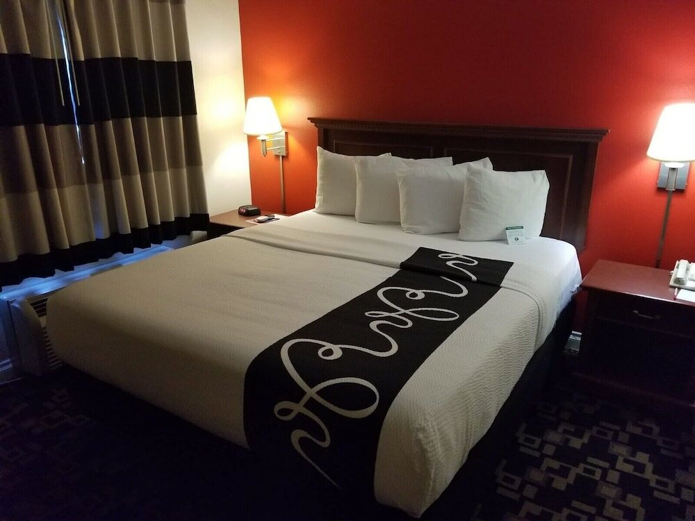 Фото Ramada by Wyndham Oceanside