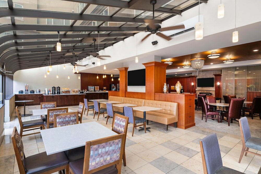 Фото Silver Cloud Hotel Bellevue Eastgate