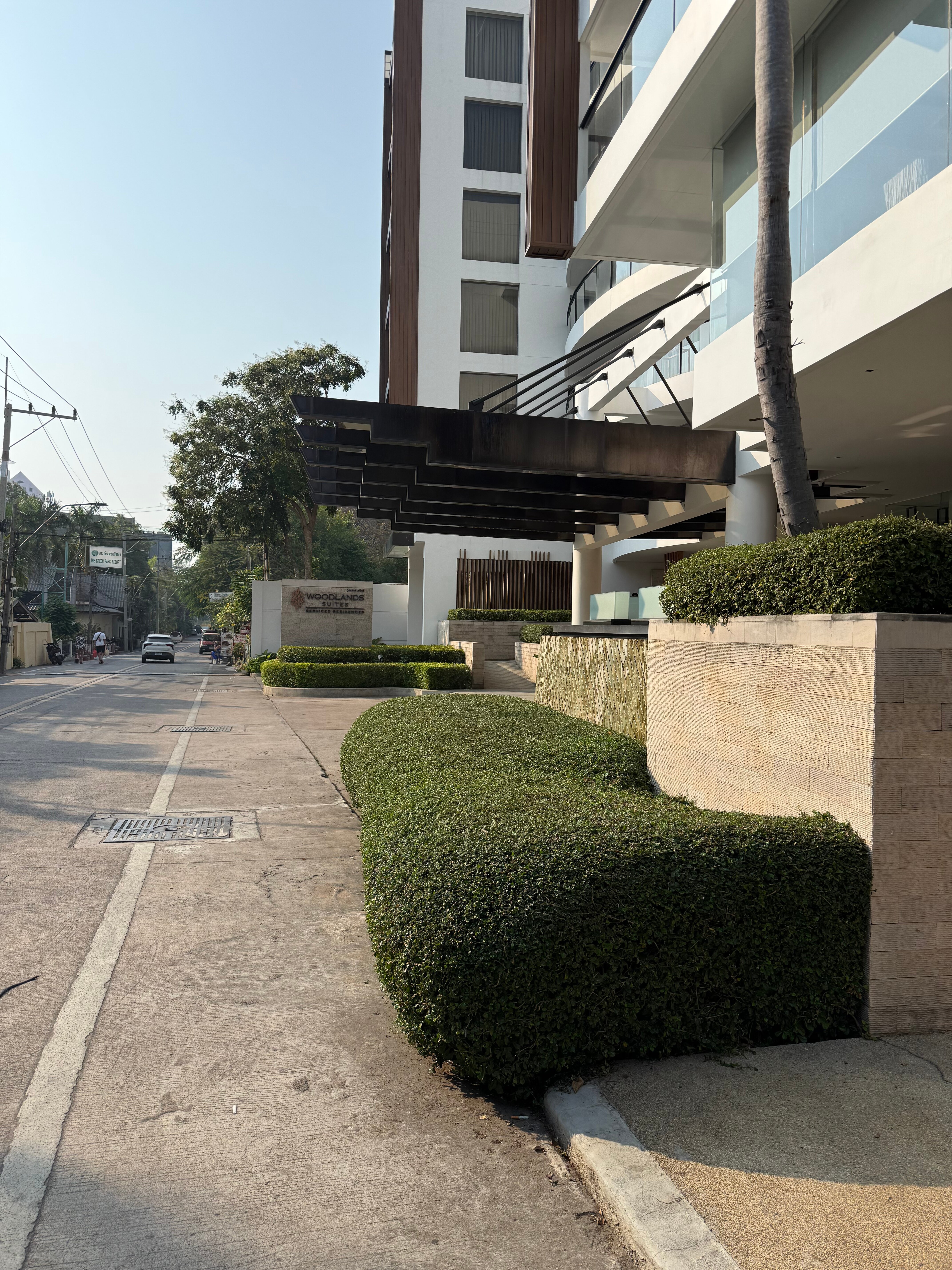 Фото Woodlands Suites Serviced Residences
