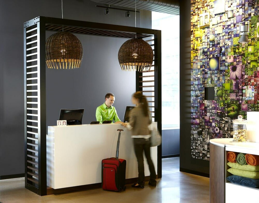 Фото Alt Hotel Toronto Airport