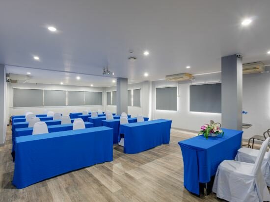 Фото Days Inn by Wyndham Patong Beach Phuket