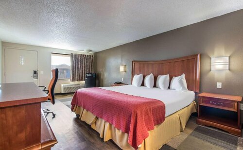 Гостиница Rodeway Inn Near Hall of Fame в Норт Кантон