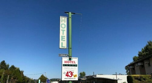 Гостиница Symp'hotel в Ла-Туре-дю-Пене