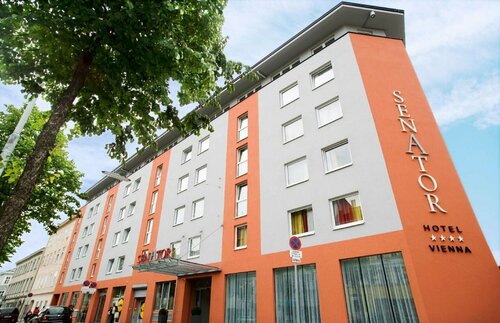 Hotel Senator