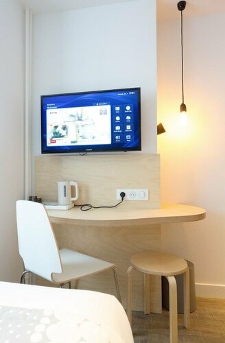 Гостиница Hôtel La Régence в Курбевуа