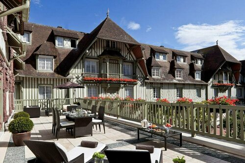 Гостиница Barriere Le Normandy в Довиле
