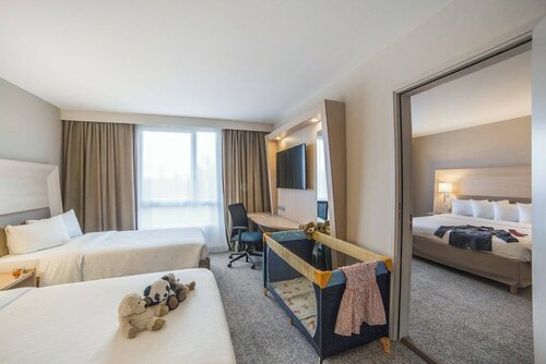 Гостиница Courtyard by Marriott Paris La Defense West - Colombes в Уйе