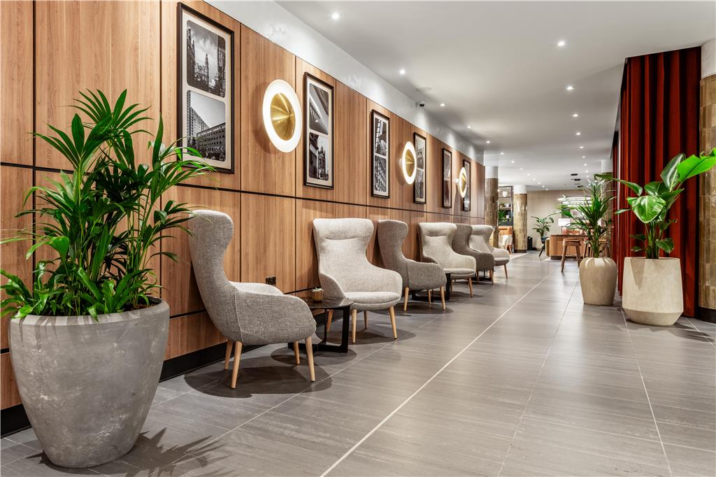 Фото Radisson Hotel Manchester City Centre, A Verified Net Zero Hotel