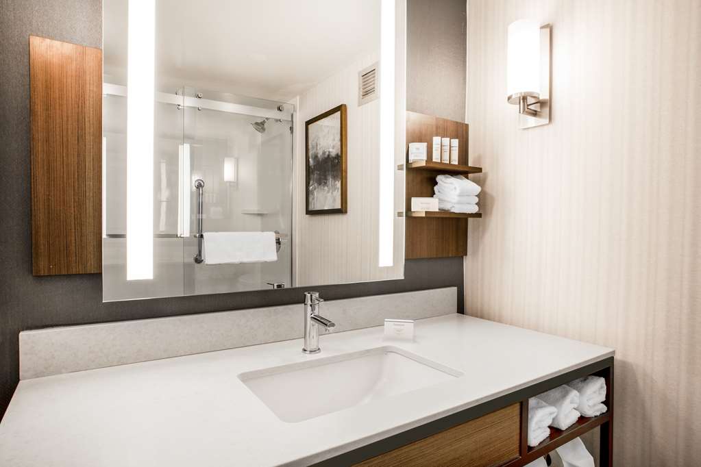 Фото Hilton Garden Inn Islip/MacArthur Airport