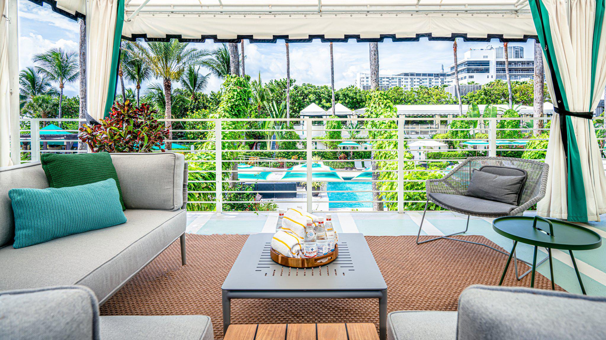 Фото Kimpton Surfcomber Hotel, an Ihg Hotel