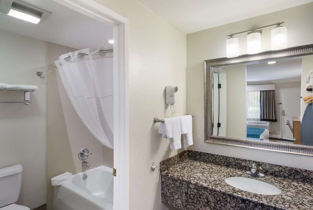 Фото Best Western Woodland Hills Inn
