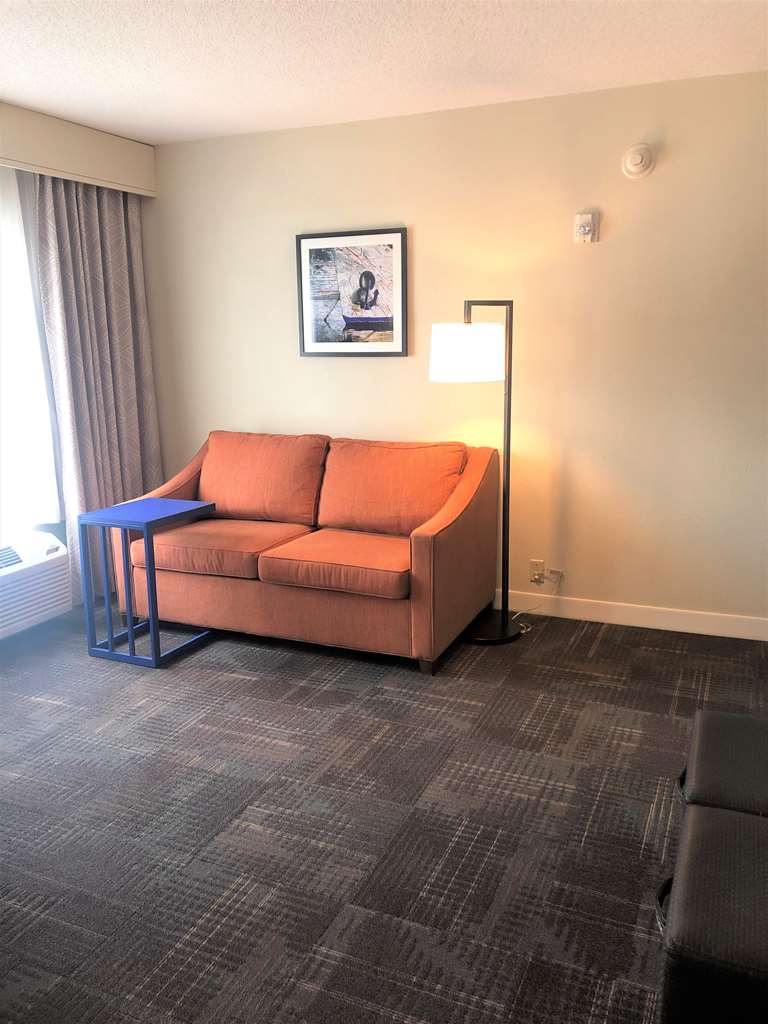 Фото Hampton Inn & Suites Norfolk-Airport