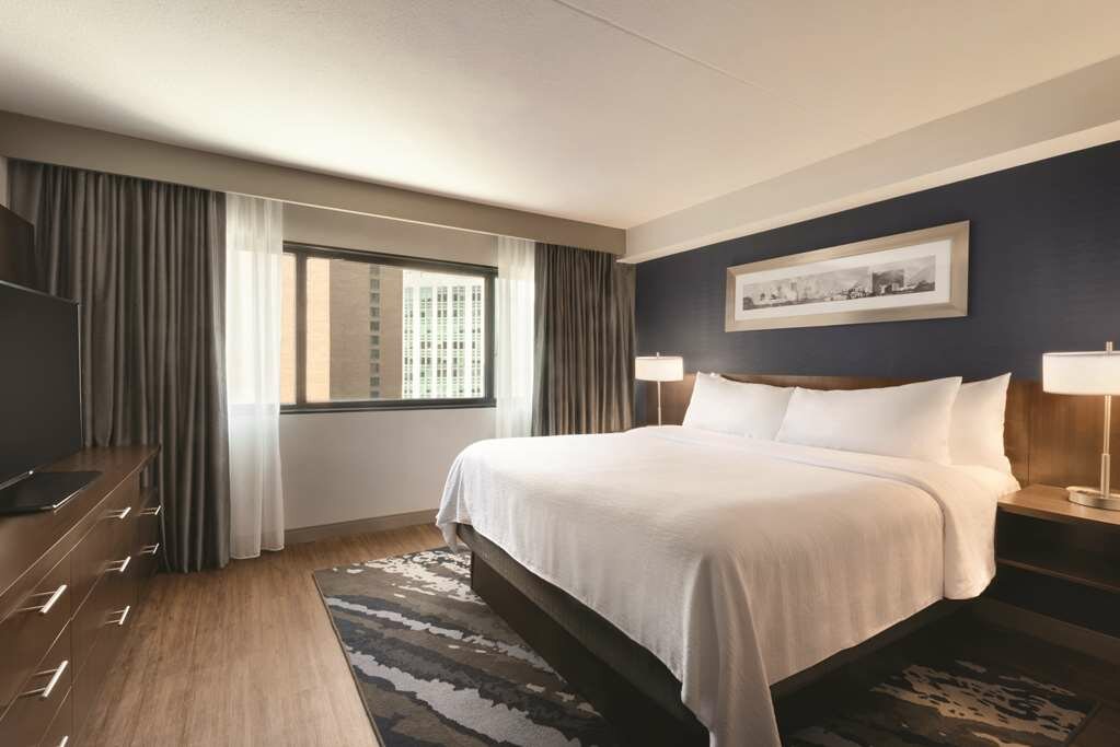 Фото Embassy Suites Indianapolis Downtown