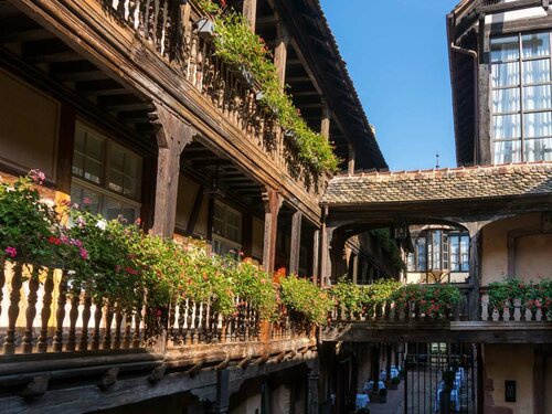 Гостиница Hotel Cour du Corbeau Strasbourg в Страсбурге
