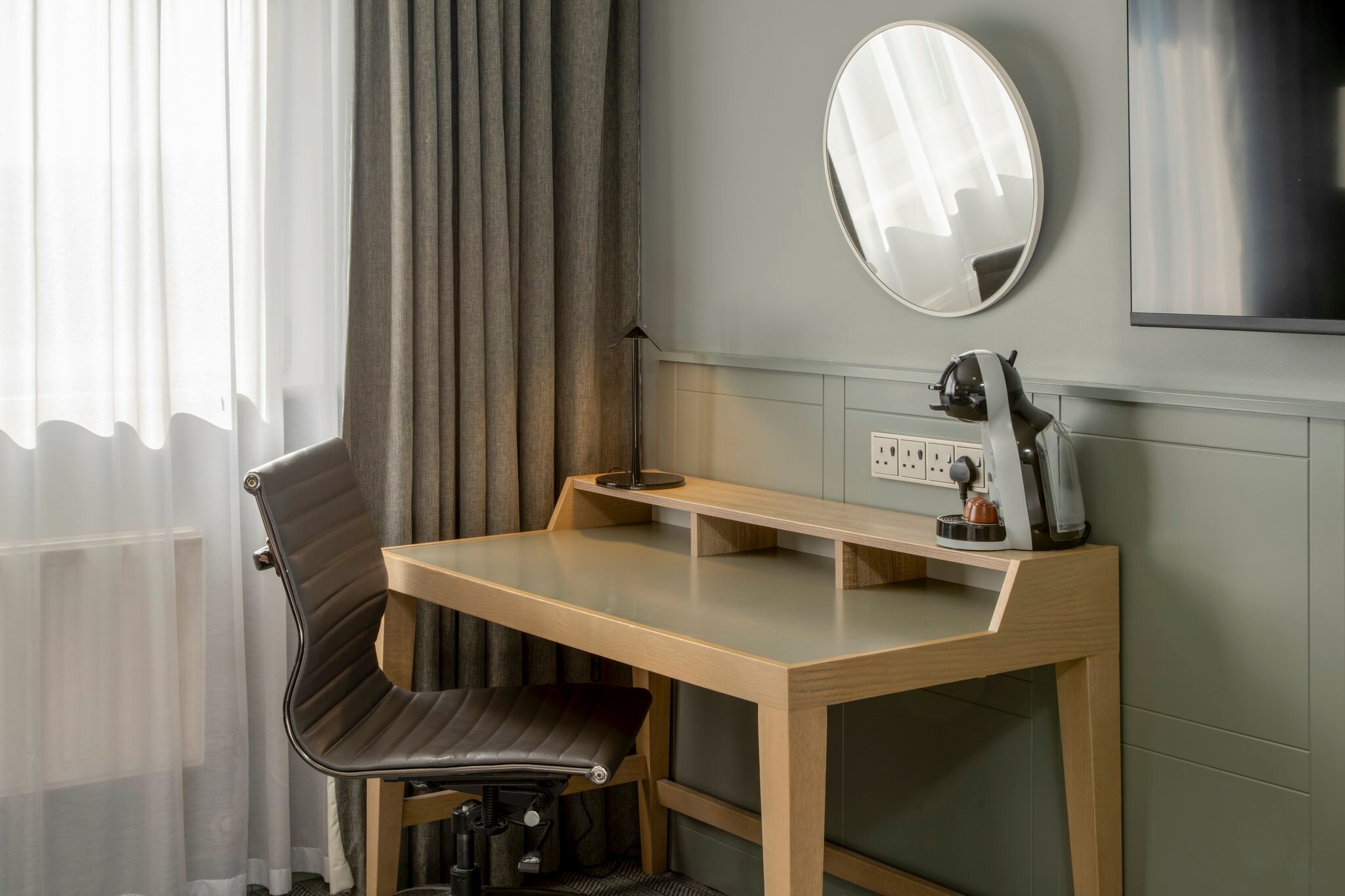 Фото Holiday Inn Edinburgh