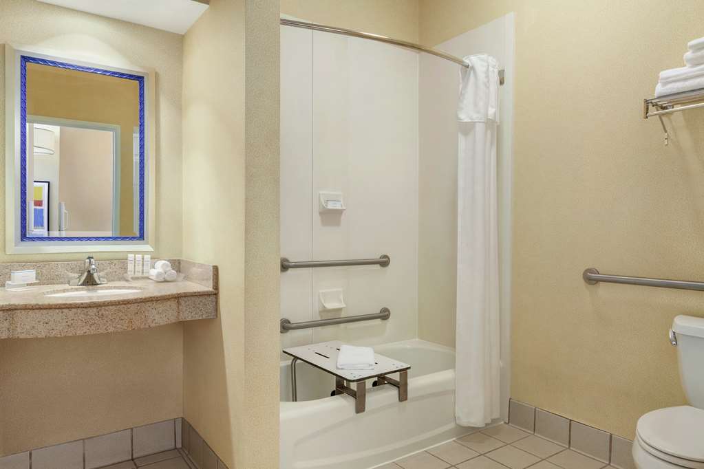 Фото Homewood Suites by Hilton Oakland Waterfront