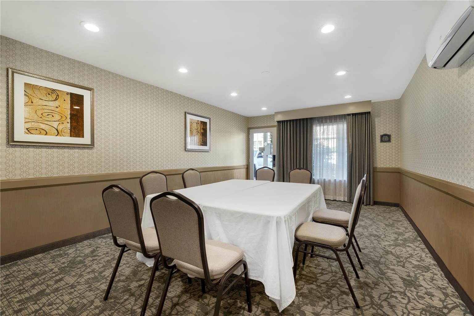 Фото Best Western Plus Carriage Inn