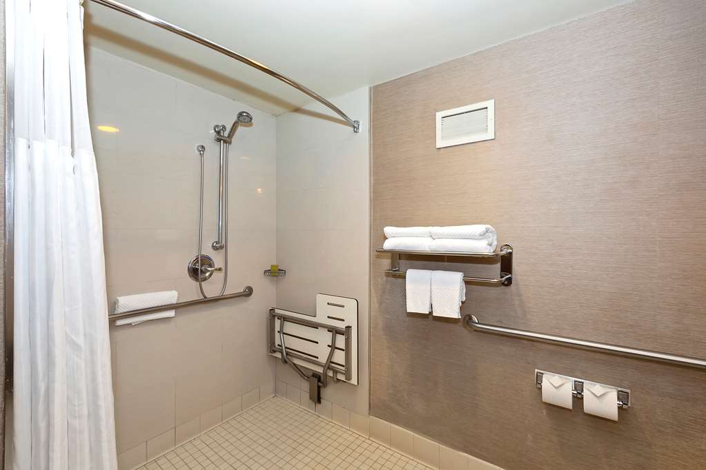 Фото Doubletree by Hilton Whittier Los Angeles