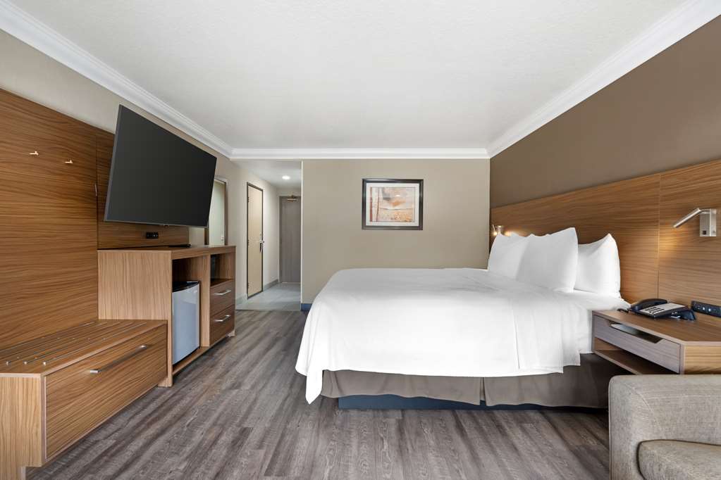Фото Best Western Plus Newport Mesa Inn