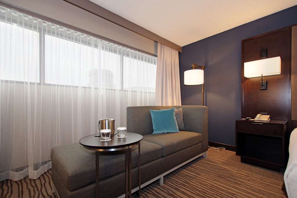 Фото DoubleTree by Hilton Hotel Newark Airport