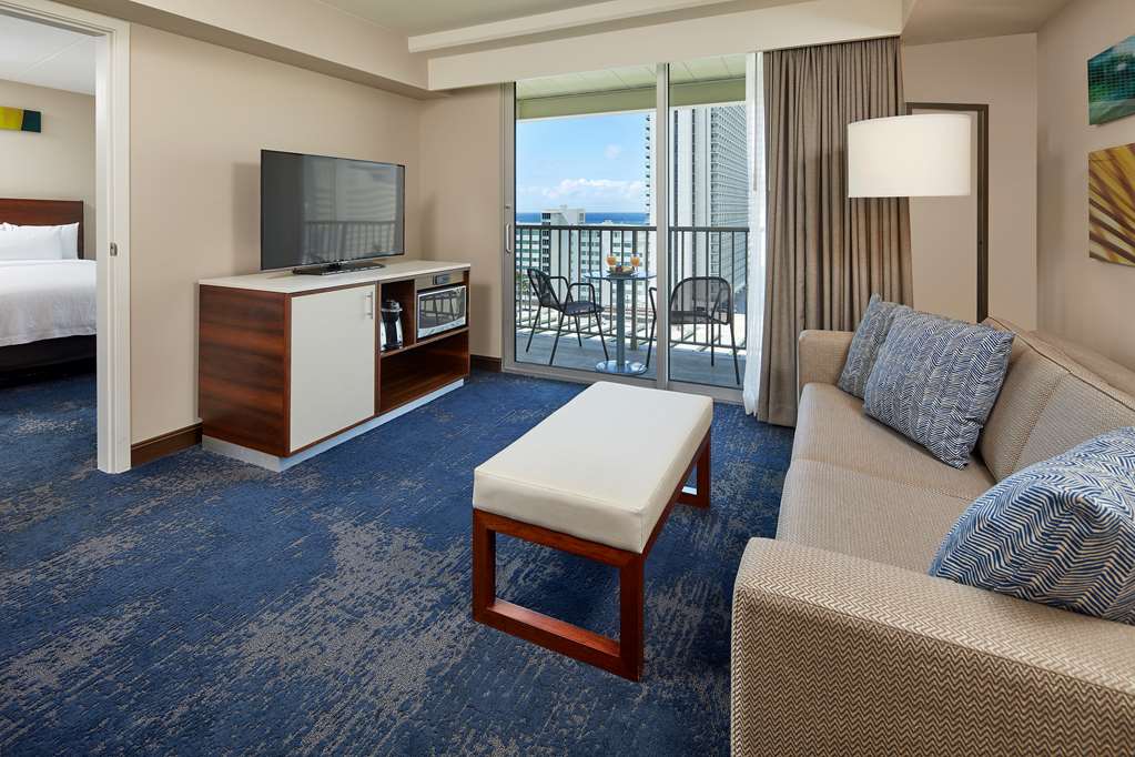 Фото Hilton Garden Inn Waikiki Beach