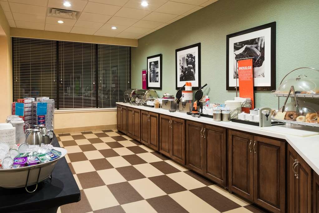 Фото Hampton Inn White Plains/Tarrytown