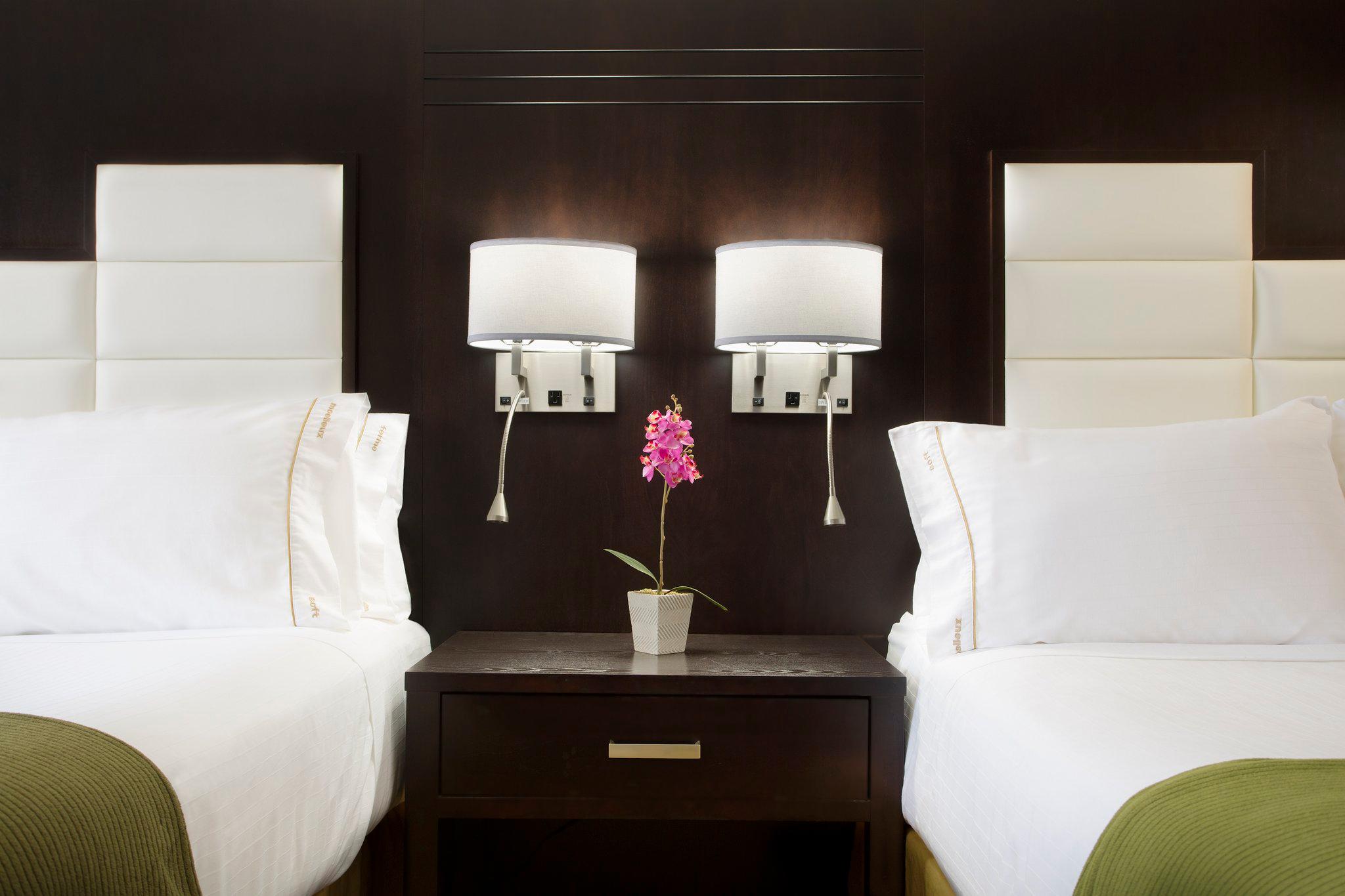 Фото Holiday Inn Express Hotel & Suites Ottawa West Nepean