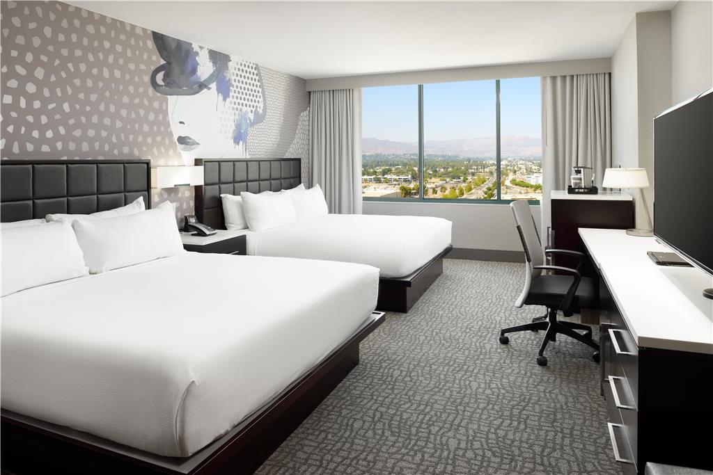 Фото Hilton Woodland Hills/Los Angeles