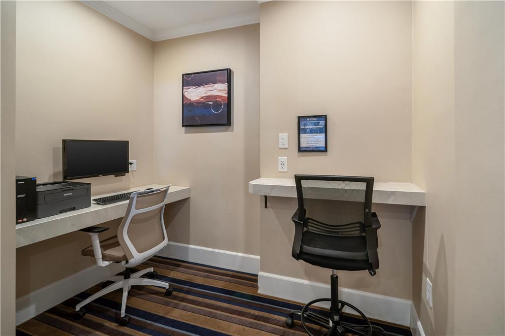 Фото Best Western Plus Palm Court Hotel