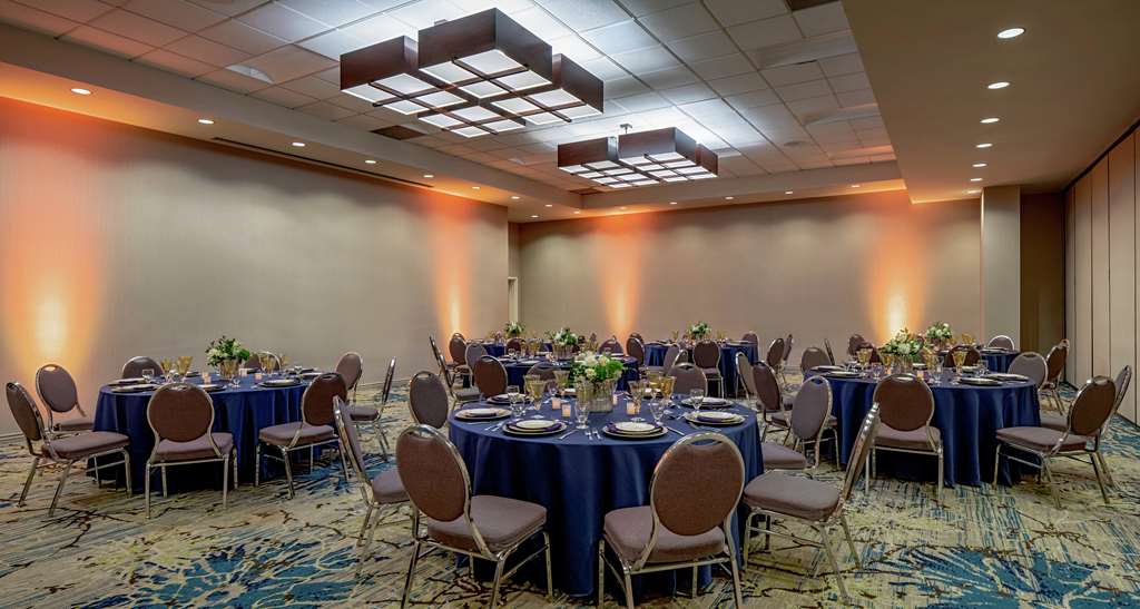 Фото DoubleTree Suites by Hilton Hotel Salt Lake City