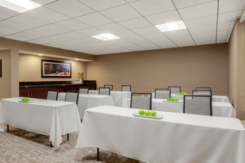Гостиница Holiday Inn La Mirada, an Ihg Hotel в Буэна-Парк