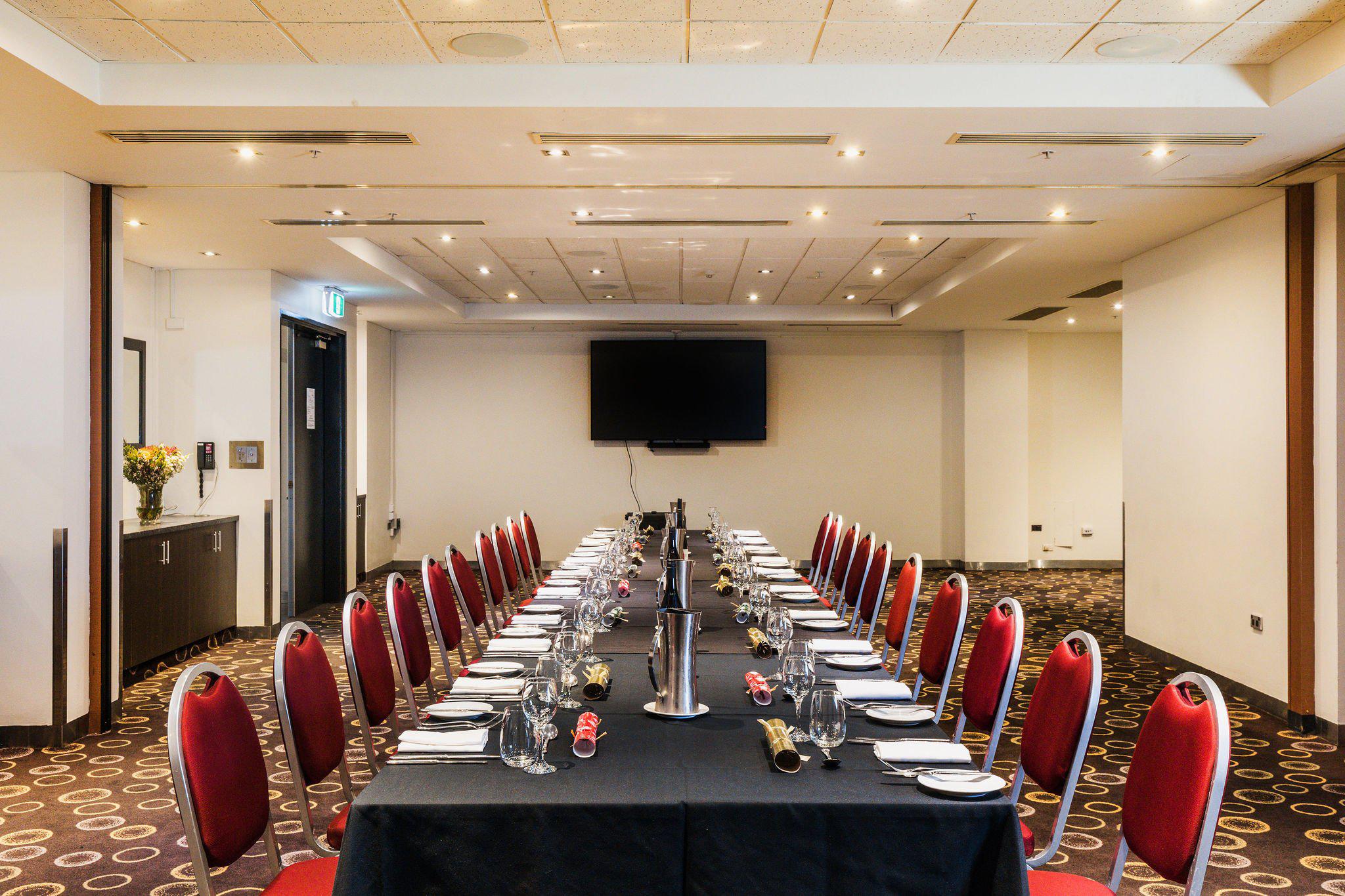 Фото Crowne Plaza Canberra