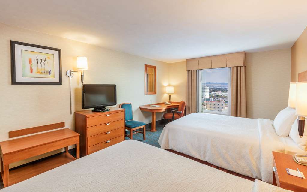 Фото Hampton Inn by Hilton-Queretaro Tecnologico