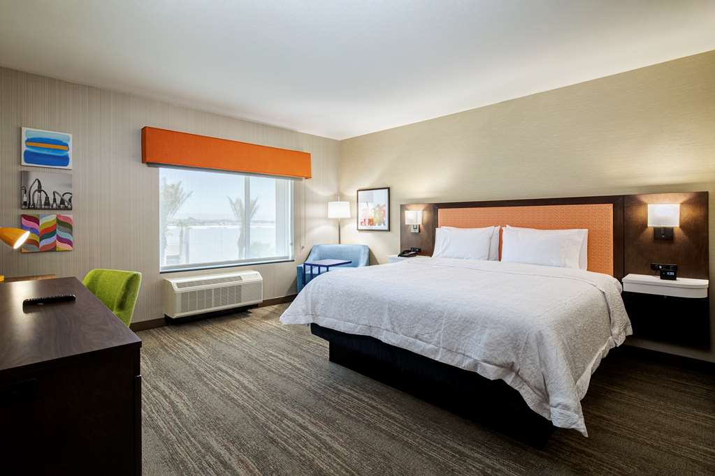 Фото Hampton Inn & Suites Indio