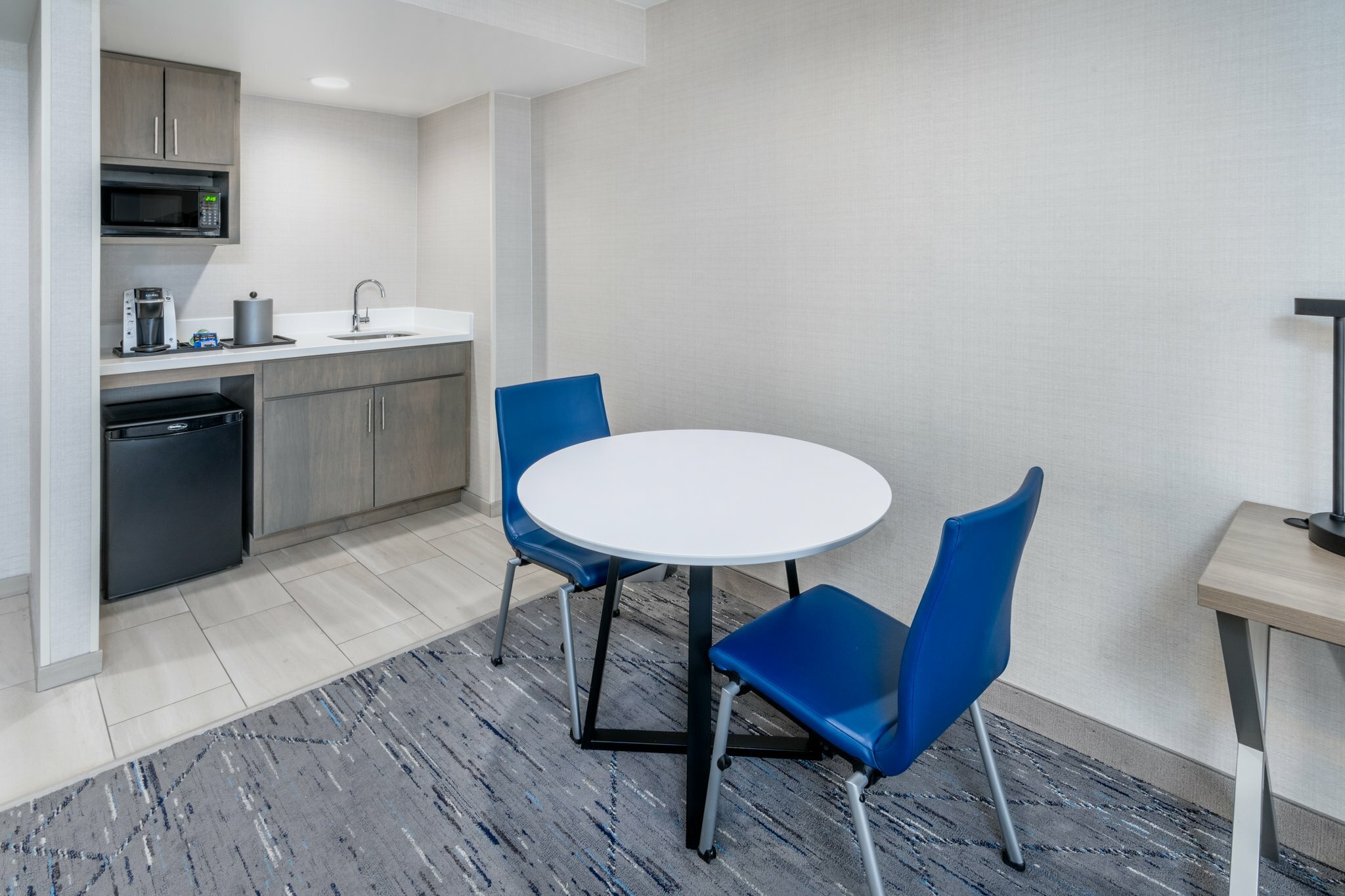 Фото Holiday Inn Express Hotel & Suites - Cheyenne, an Ihg Hotel