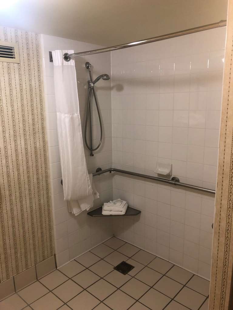 Фото Hilton Garden Inn Addison