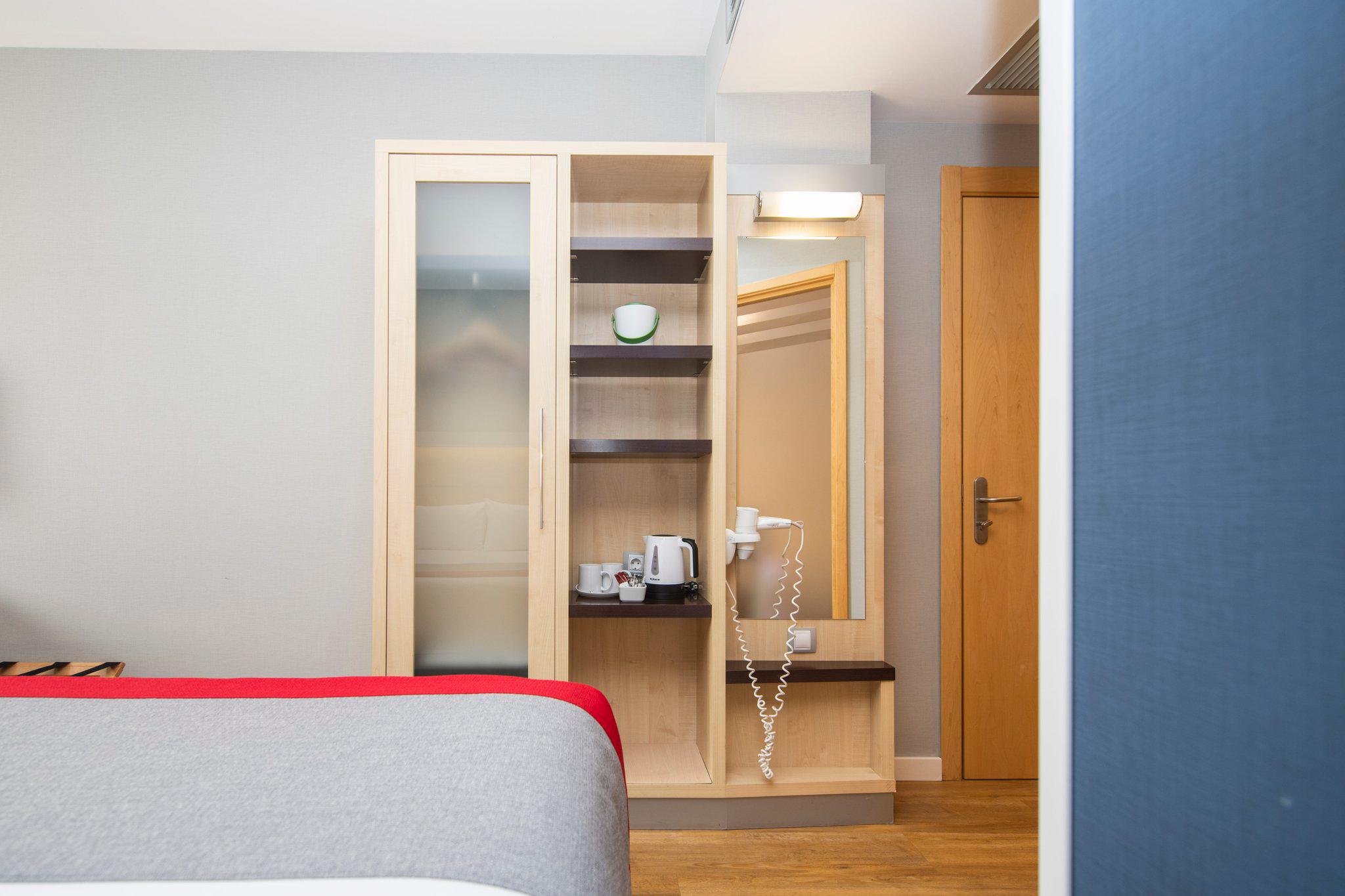 Фото Holiday Inn Express Barcelona City 22@