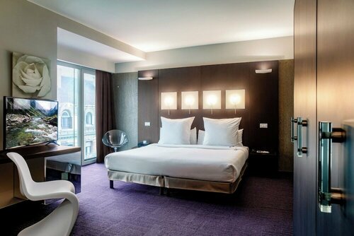 Гостиница Le Rex Hotel в Тарбе