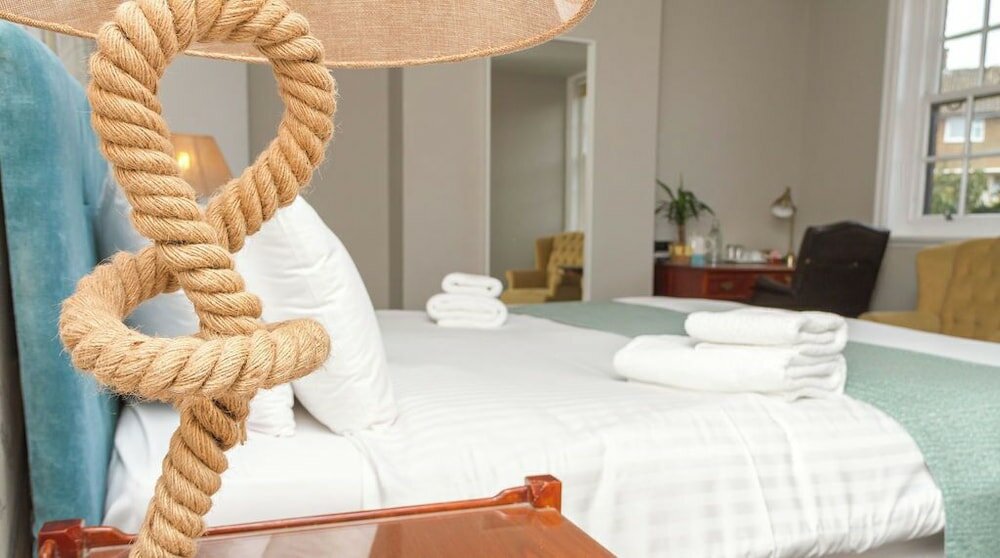 Фото The Captain Cook Hotel