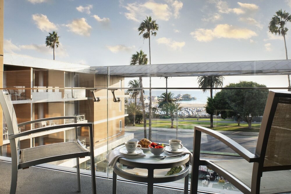 Фото Shore Hotel