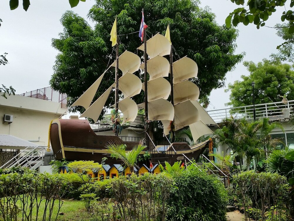 Фото отеля 2