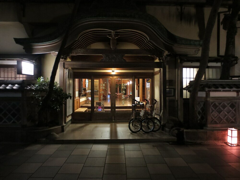 Фото Historical Ryokan Hostel K's House Ito Onsen
