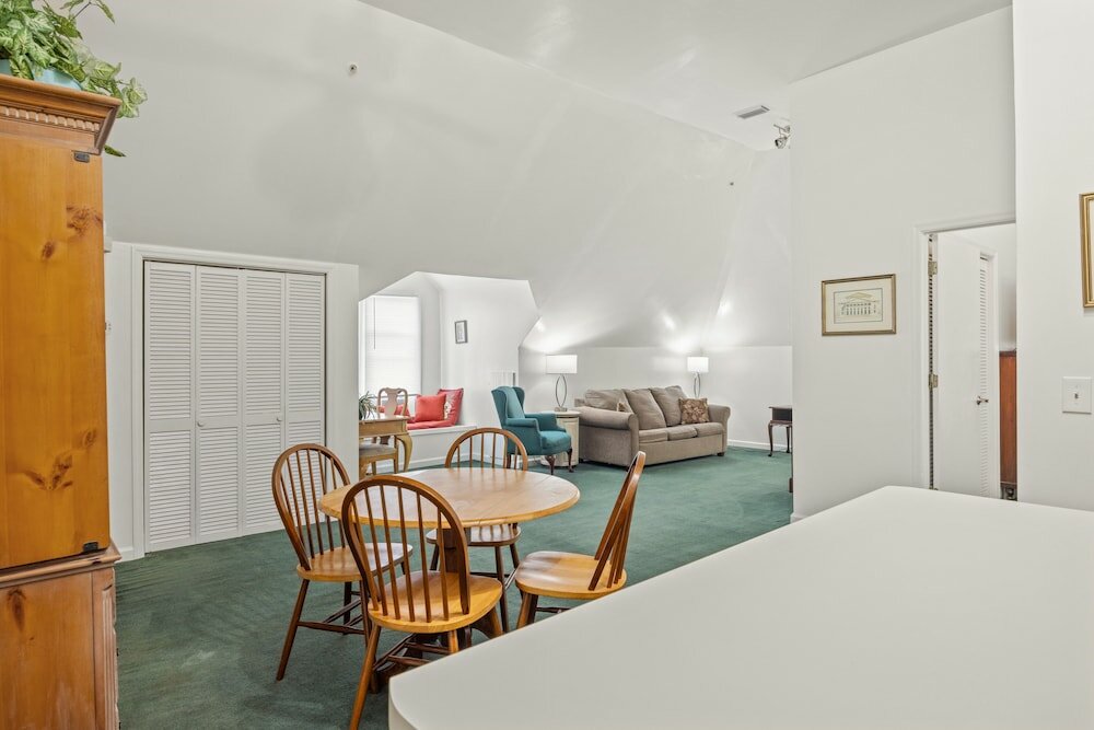 Фото Coombs Inn & Suites