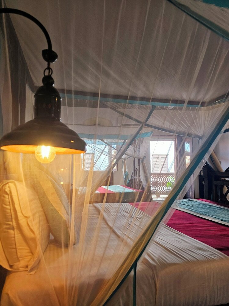 Фото Dhow Palace Hotel